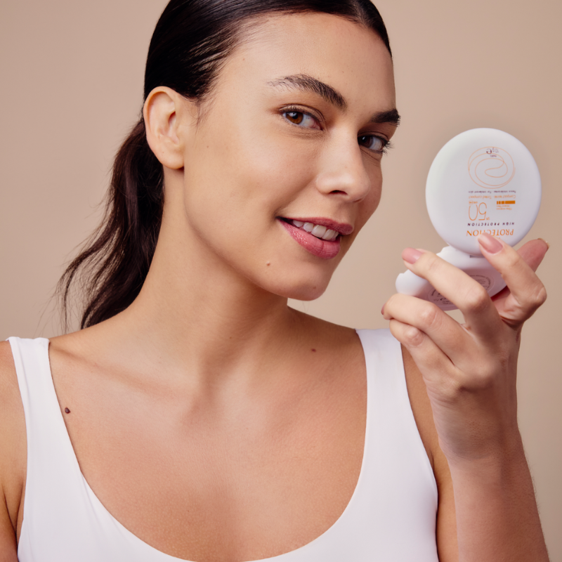 Avene High protection Compact tinted Sand SPF50, for intolerant skin, 10g